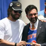 Zohran Mamdani performs a Toney Douglas tribute dance for Knicks fans.