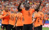 Jurrien Timber of the Netherlands celebrates scoring a goal against Sweden during a World Cup 2026 qualifier.