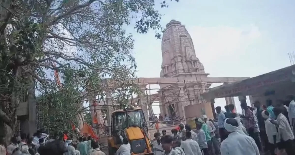 Rescue workers at the site of the Parbhani temple roof collapse in Maharashtra.