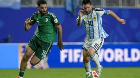 Graphic illustrating the race to 100 goals in the 2026 World Cup, highlighting the speed of scoring.