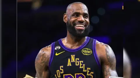 LeBron James in a Los Angeles Lakers uniform