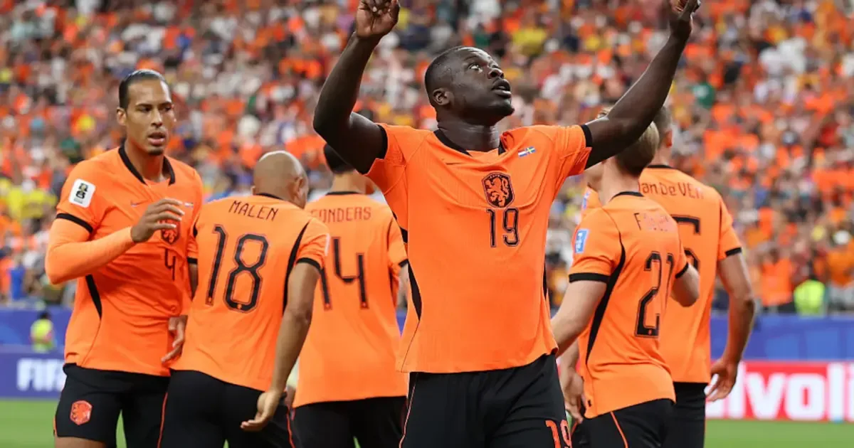 Jurrien Timber of the Netherlands celebrates scoring a goal against Sweden during a World Cup 2026 qualifier.