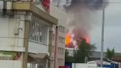 Ukrainian drone strike hits Moscow refinery, causing a tank lid to blow off.