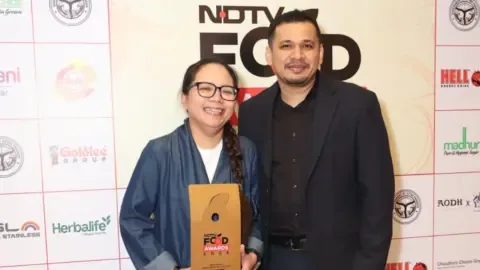 Seefah restaurant team celebrating winning Best Asian Restaurant at NDTV Food Awards 2026